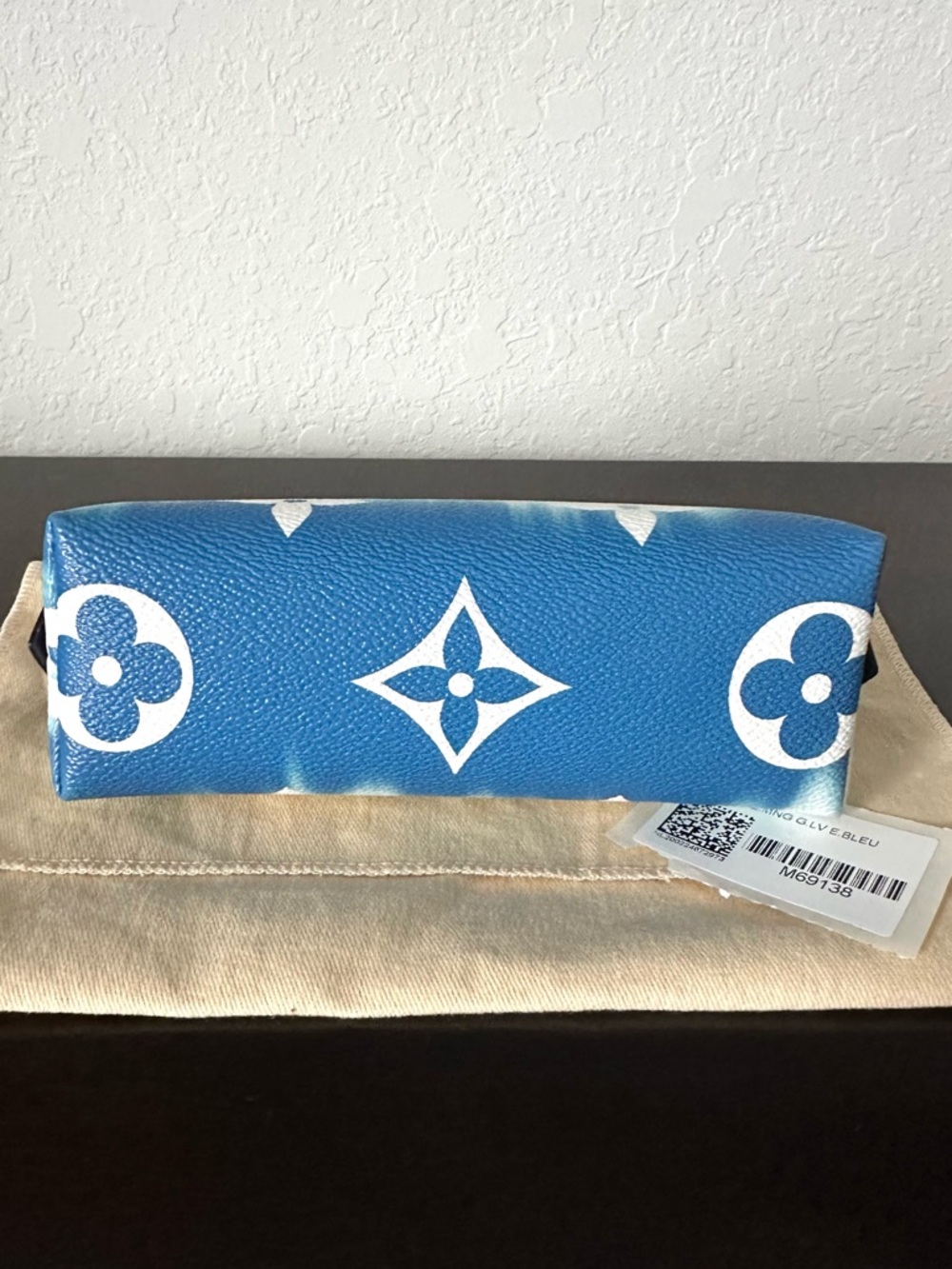 Louis Vuitton Monogram Giant Escale Cosmetic Pouch Blue/white RFID - Picture 10 of 12